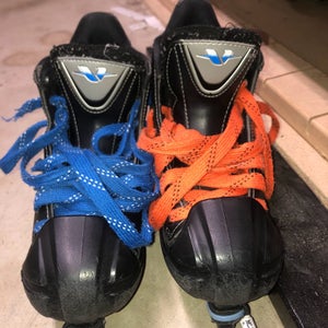 Junior Used CCM Vector 04 Hockey Goalie Skates Regular Width Size 3.5