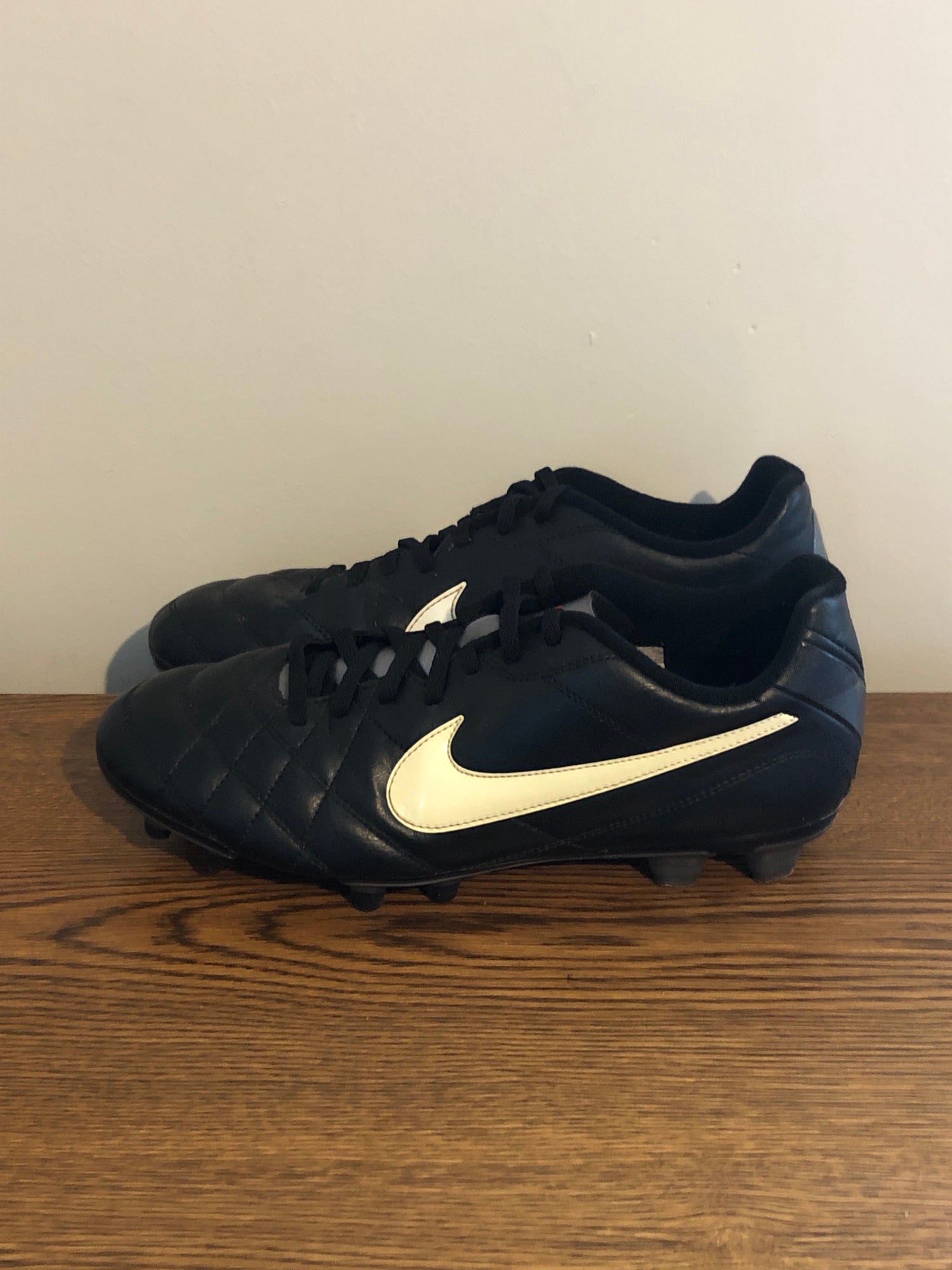 NIKE TIEMPO RIO FG SOCCER CLEATS MENS SIZE 10.5 BLACK/WHITE (509038 010) |  SidelineSwap