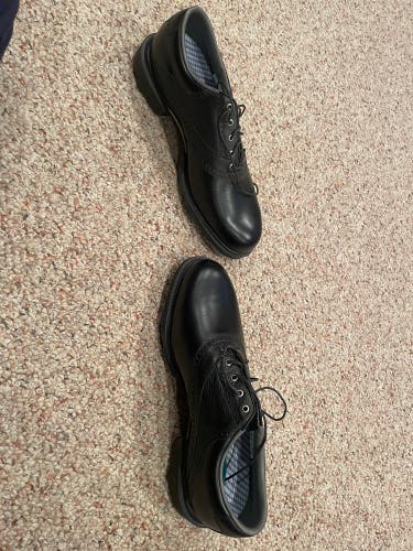 Mens size 11 Footjoy Golf Shoes