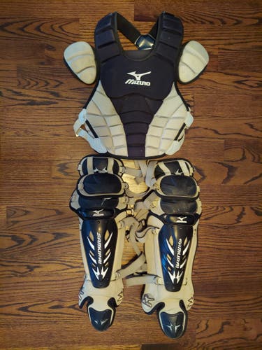 Used Mizuno Samurai Catcher's Set no helmet