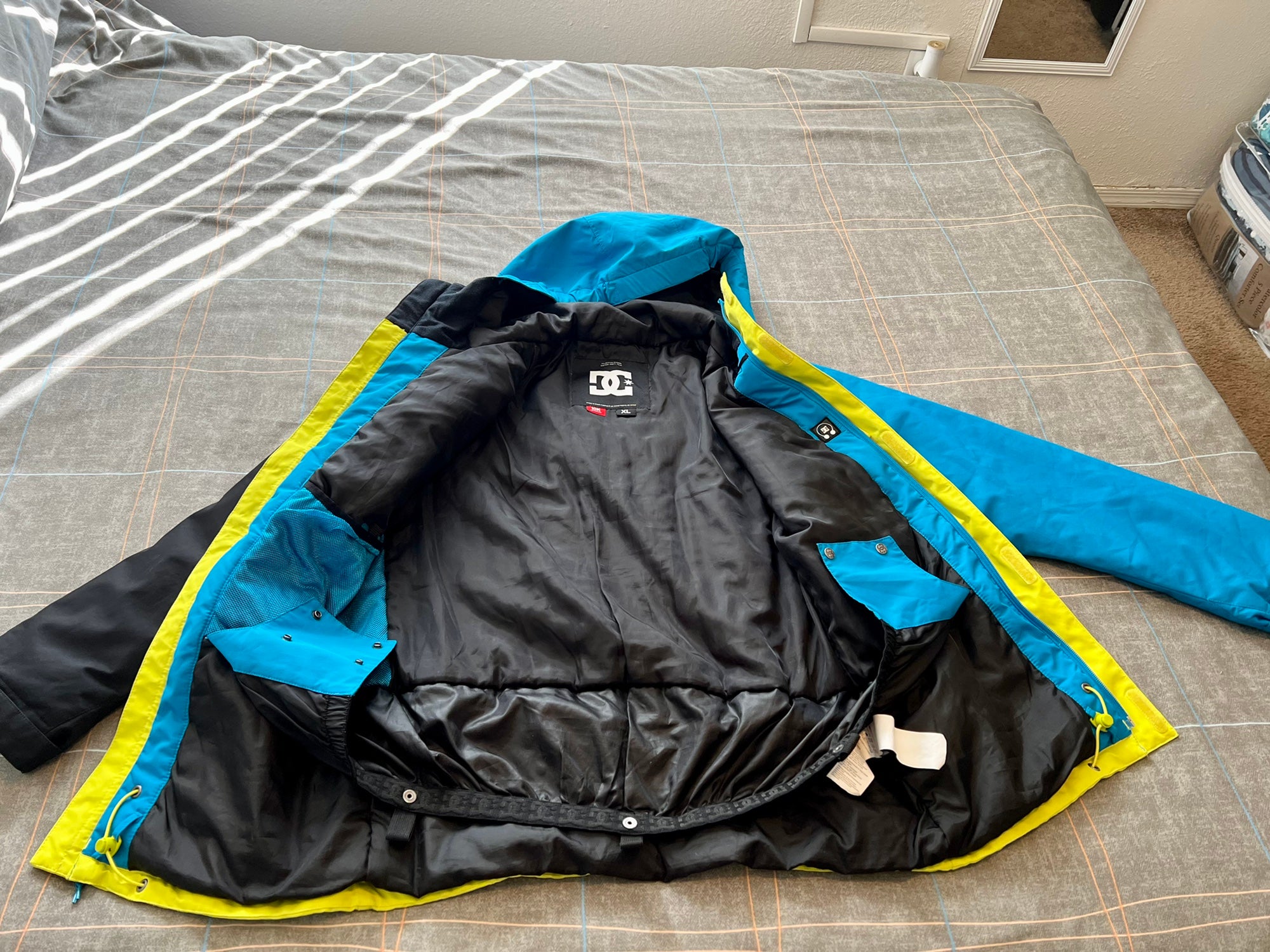 dc inward snowboard jacket
