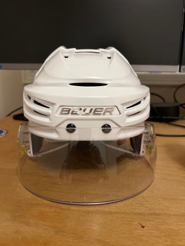 Medium Bauer White Re-Akt 100 Helmet