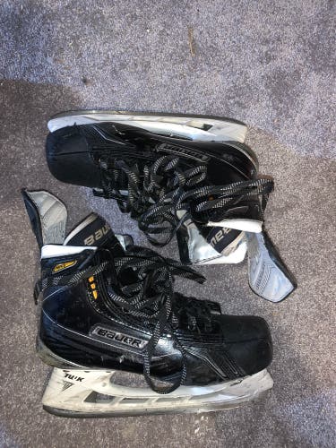 Junior Bauer Regular Width Size 5 Supreme MX3 Hockey Skates