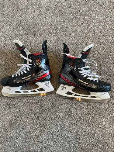 Senior Bauer Regular Width Size 9 Vapor 2X Hockey Skates