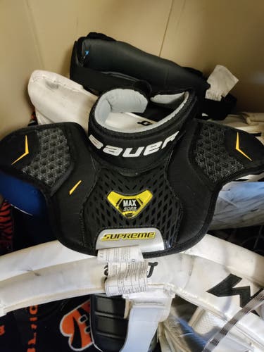 Bauer Supreme goalie neck guard