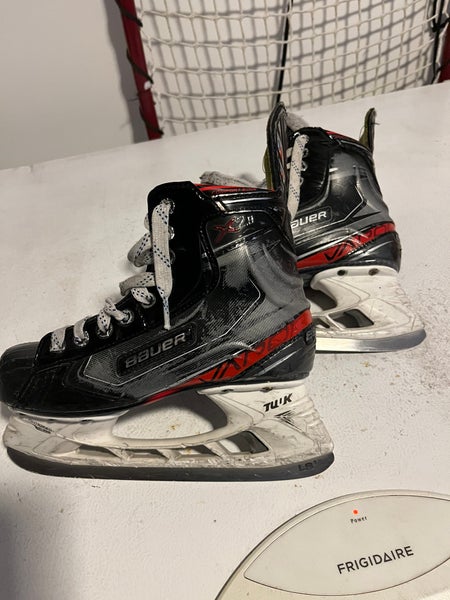 Junior Bauer Regular Width Size 4 Vapor X2.9 Hockey Skates