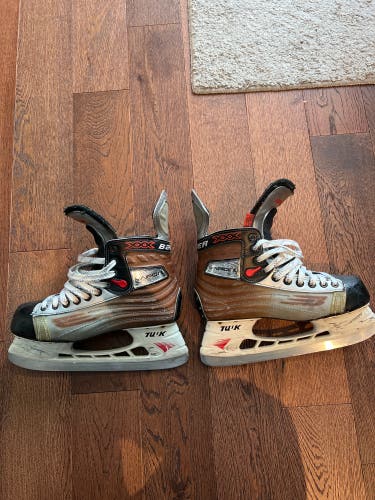 Senior Bauer Regular Width Pro Stock Size 8 Vapor XXX Hockey Skates