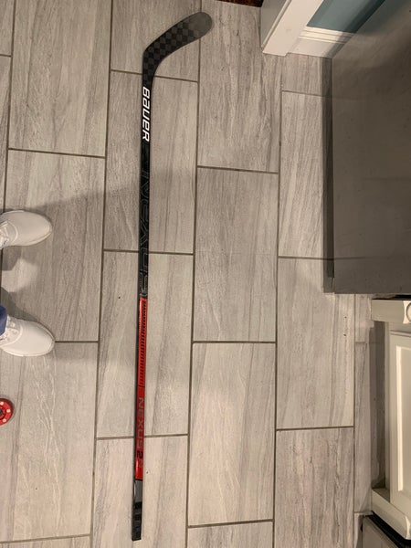Pro stock Bauer Vapor ADV p28 87 flex hockey stick