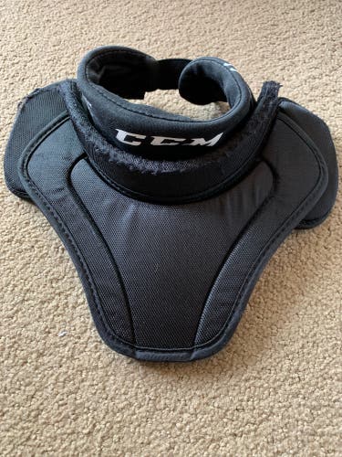 Ccm goalie neck guard Junior