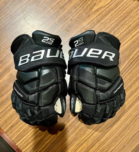Bauer 13"  Supreme 2S Pro Gloves