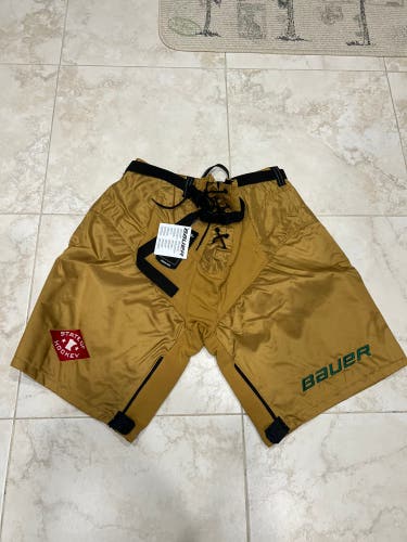 Gold Bauer Minnesota outdoor game shell size L