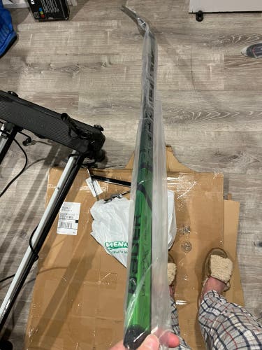 Senior Right Handed Vapor ADV Hockey Stick