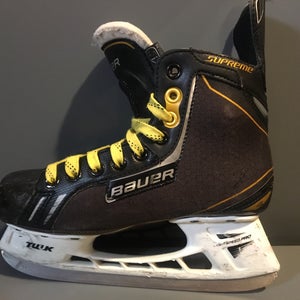 Junior Bauer Regular Width  Size 4 Supreme 1S Hockey Skates