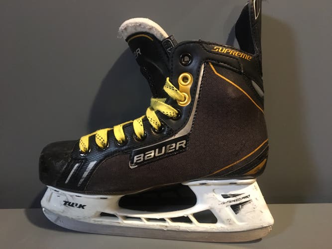Junior Bauer Regular Width  Size 4 Supreme 1S Hockey Skates
