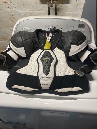 Senior Used Medium CCM Tacks 4052 Shoulder Pads