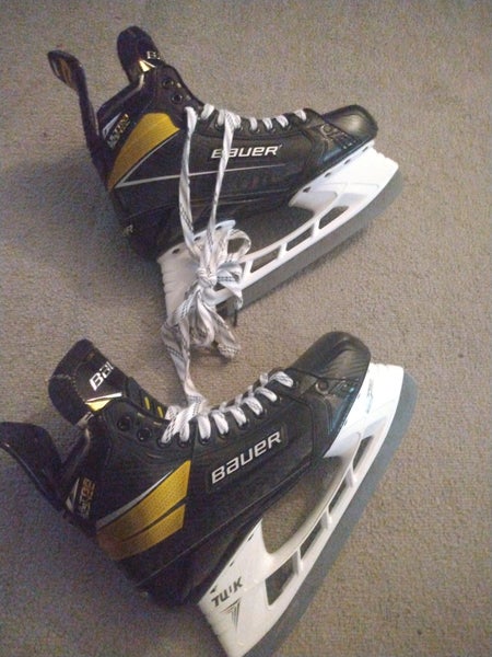 Senior New Bauer Supreme UltraSonic Hockey Skates Regular Width Size 10.5