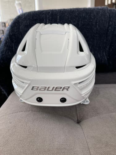 New Medium Bauer Re-Akt 150 Helmet
