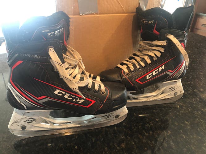 Junior CCM Regular Width Size 4 Hockey Skates