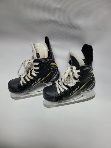 Junior Used CCM Tacks 9042 Hockey Skates Regular Width Size 1
