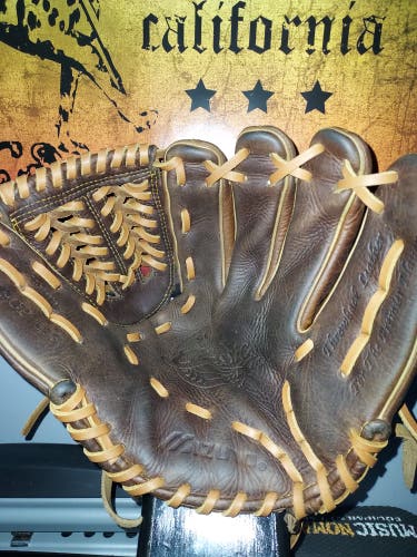 Used Mizuno Right Hand Throw Classic Pro Soft Baseball Glove 11.5"