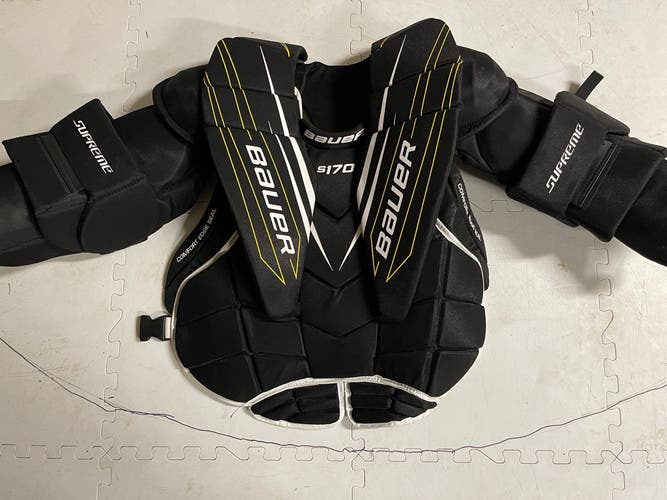 Used XL Bauer  Supreme S170 Goalie Chest Protector