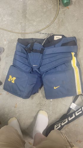Senior New XL Bauer Hockey Goalie Pants