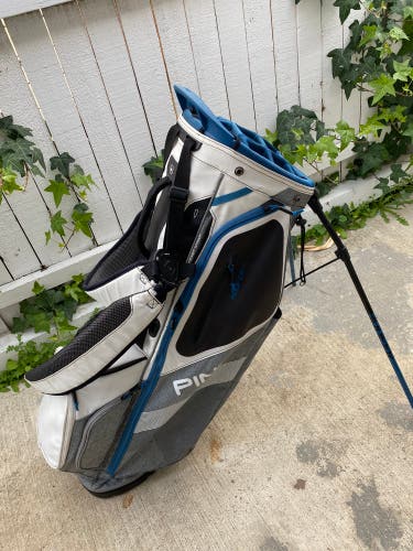 Ping hoofer14 14 way stand bag