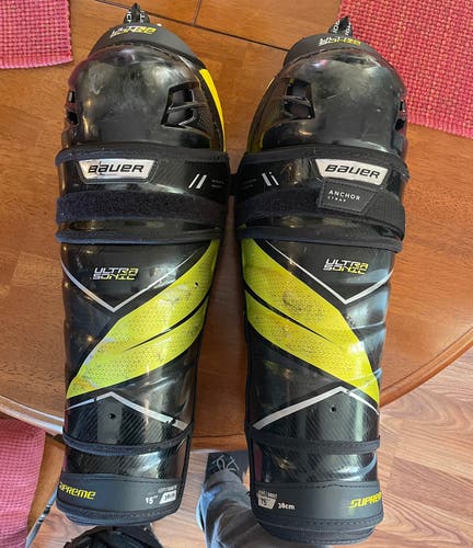 Bauer  Supreme ultrasonic Shin Pads