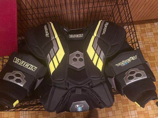 Used Large Vaughn Velocity VE8 Int Goalie Chest Protector