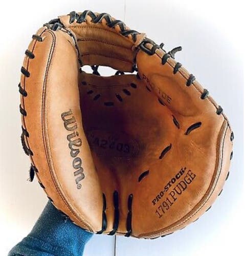 Right Hand Throw 32.5" A2000 Catcher's Glove