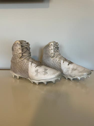 Under Armour Women’s High Top Cleats (Size 8)