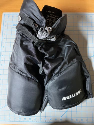 Youth Large Bauer  Nexus 400 Hockey Pants