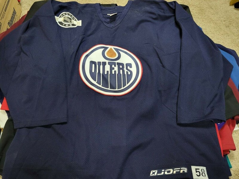 Very rare, Edmonton Oilers used Pro Player practice jersey Size 56.