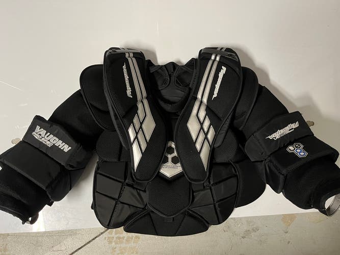 Perfect Condition Vaughn Velocity VE8 Pro Carbon Goalie Chest Protector