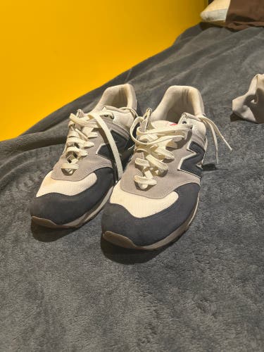 Blue Men's Size 11 (Women's 12) New Balance Shoes