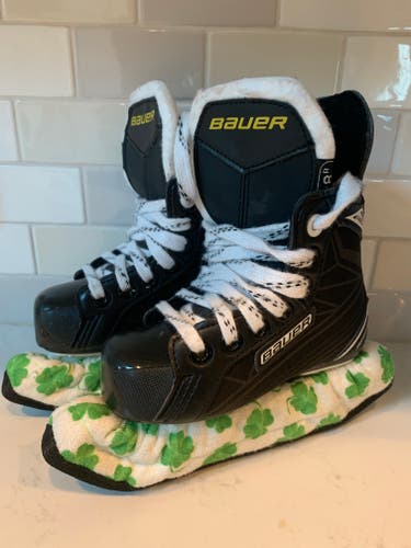 Youth  Bauer Supreme 140 Hockey Skates Regular Width Size 8