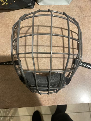 Ccm hockey cage