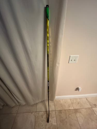 Senior Used Left Hand Bauer Supreme UltraSonic Hockey Stick Mid Pattern