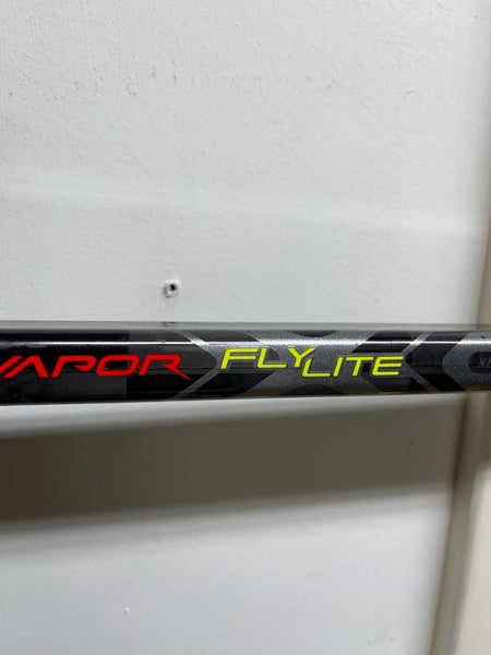 Senior Right Handed Mid Pattern Vapor FlyLite Hockey Stick