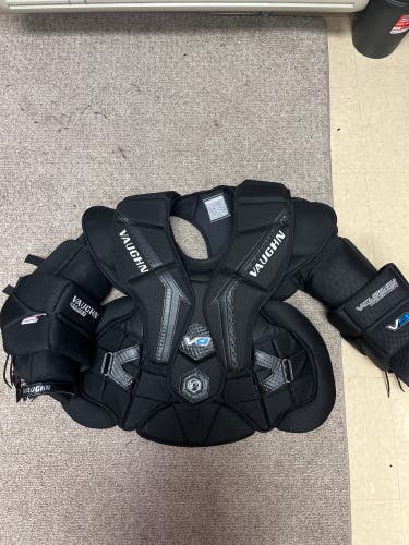 Used Large Vaughn Pro Stock Velocity 9 pro carbon  Goalie Chest Protector