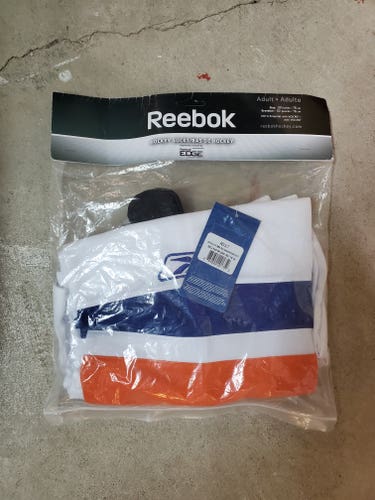 New Reebok Socks Hockey Socks Size Senior 30” Islanders colors white