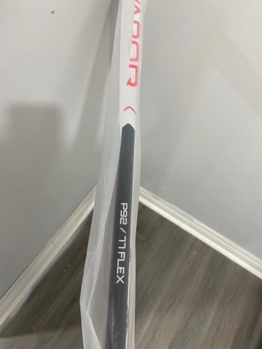 New Right Handed P92/77 Vapor Hyperlite Hockey Stick