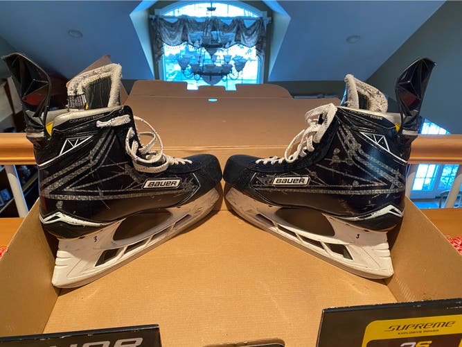 Senior Bauer Extra Wide Width  Size 11 Supreme 1S Hockey Skates