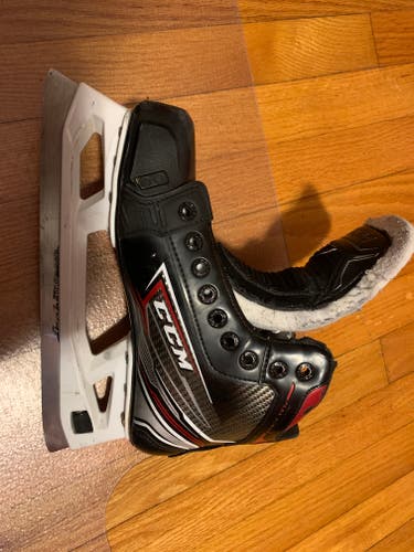 Junior Used CCM Jetspeed ft460 Hockey Goalie Skates Regular Width Size 5