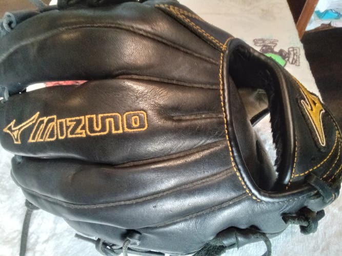Used Right Hand Throw Mizuno Infield MVP Prime Baseball Glove 11.25"