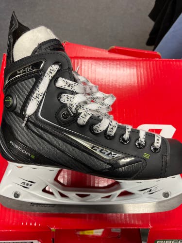 Junior CCM Regular Width  Size 5 RibCor 44K pump Hockey Skates