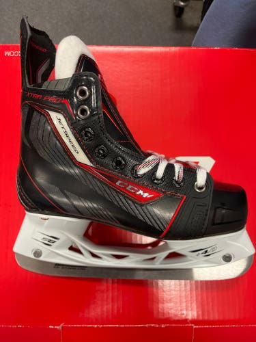 Junior CCM Regular Width  Size 3.5 JetSpeed XTRA PRO Hockey Skates