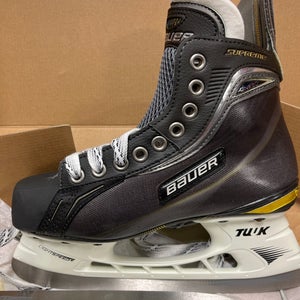 Junior Bauer Regular Width  Size 4 Supreme ONE80 Hockey Skates