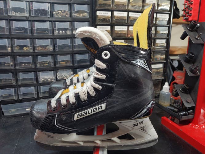 Junior Used Bauer Supreme S170 Hockey Skates Regular Width Size 3.5