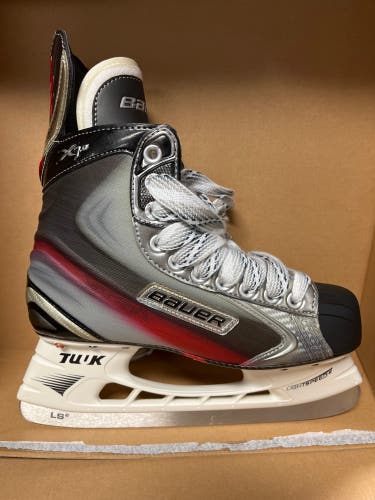 Senior Bauer Regular Width  Size 6 Vapor X 7.0 Hockey Skates